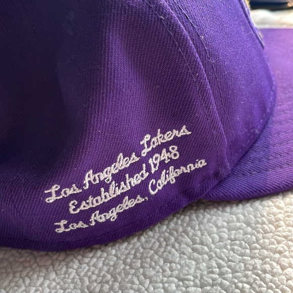 Never worn Los Angeles lakers hat - Picture 3 of 5